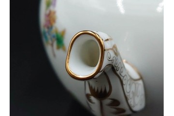 ハンガリー　ヘレンド(HEREND)　ヴィクトリア・ブーケ　華やかな花と蝶の絵柄が目を引くティーポット　定価8万1400円　(R-088017)