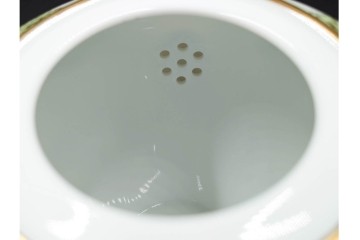 ハンガリー　ヘレンド(HEREND)　ヴィクトリア・ブーケ　華やかな花と蝶の絵柄が目を引くティーポット　定価8万1400円　(R-088017)