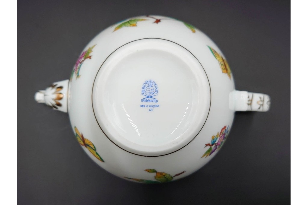ハンガリー　ヘレンド(HEREND)　ヴィクトリア・ブーケ　華やかな花と蝶の絵柄が目を引くティーポット　定価8万1400円　(R-088017)