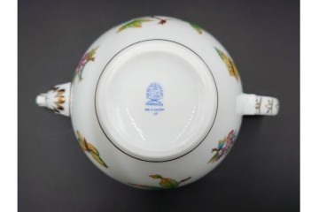 ハンガリー　ヘレンド(HEREND)　ヴィクトリア・ブーケ　華やかな花と蝶の絵柄が目を引くティーポット　定価8万1400円　(R-088017)