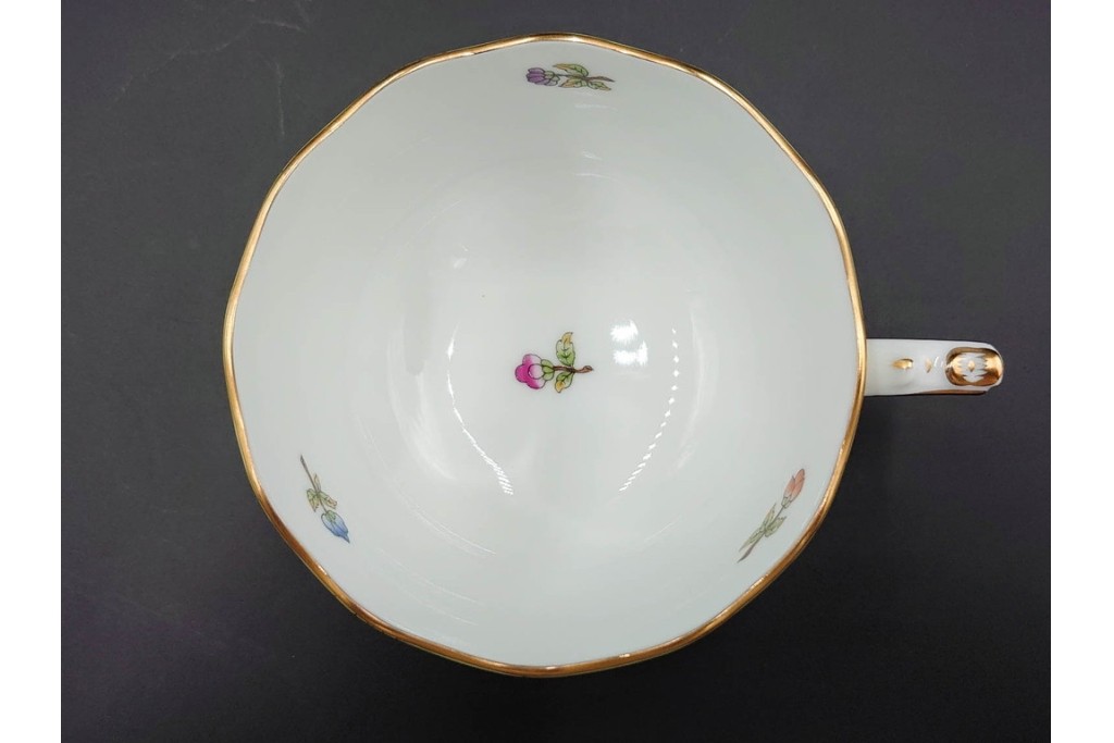 ハンガリー　ヘレンド(HEREND)　ヴィクトリア・ブーケ　華やかな花と蝶の絵柄が目を引くトリオセット　定価(合計)9万5700円　(R-088018)