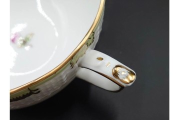 ハンガリー　ヘレンド(HEREND)　ヴィクトリア・ブーケ　華やかな花と蝶の絵柄が目を引くトリオセット　定価(合計)9万5700円　(R-088018)