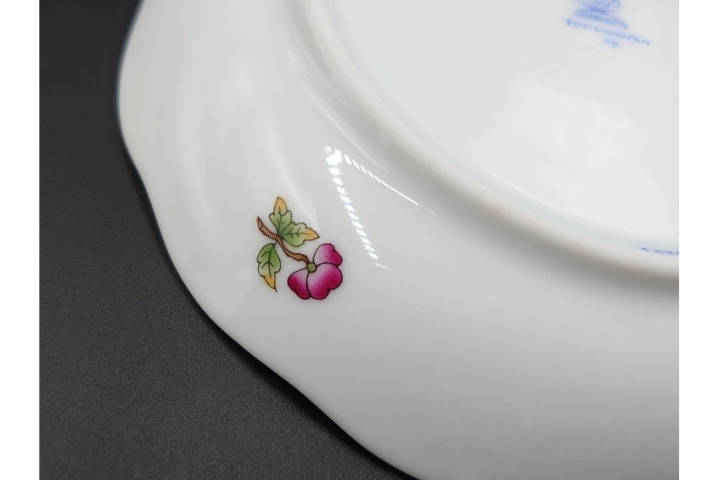 ハンガリー　ヘレンド(HEREND)　ヴィクトリア・ブーケ　華やかな花と蝶の絵柄が目を引くトリオセット　定価(合計)9万5700円　(R-088018)