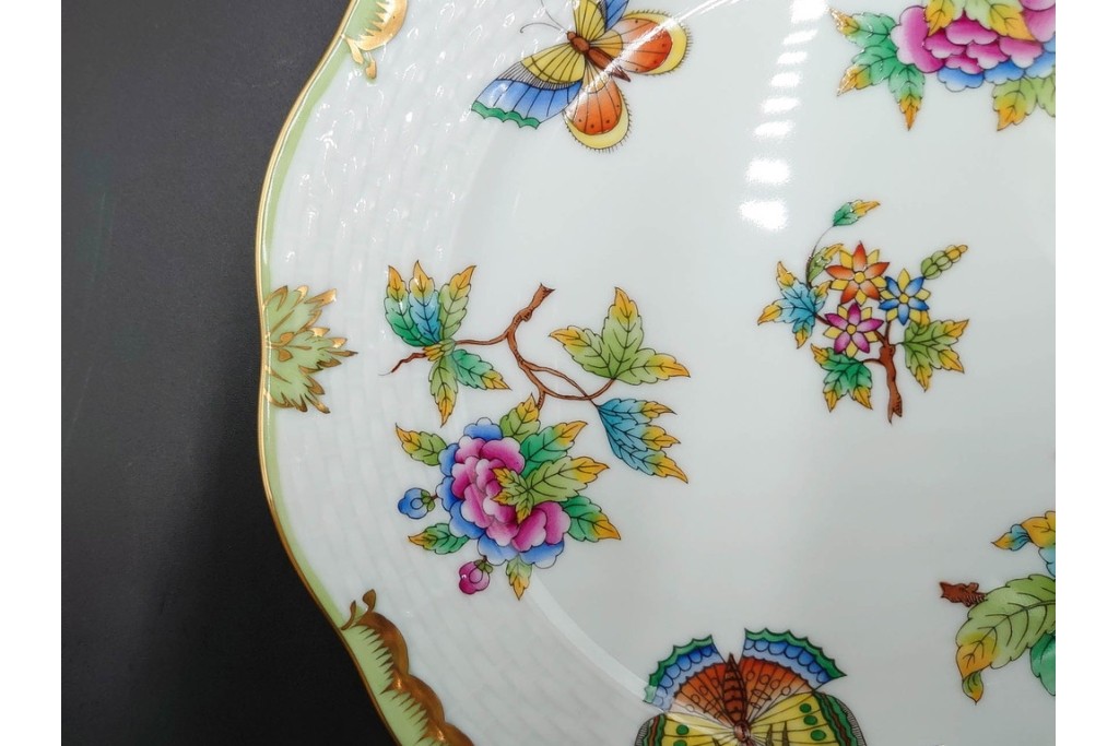 ハンガリー　ヘレンド(HEREND)　ヴィクトリア・ブーケ　華やかな花と蝶の絵柄が目を引くトリオセット　定価(合計)9万5700円　(R-088018)