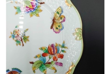 ハンガリー　ヘレンド(HEREND)　ヴィクトリア・ブーケ　華やかな花と蝶の絵柄が目を引くトリオセット　定価(合計)9万5700円　(R-088018)