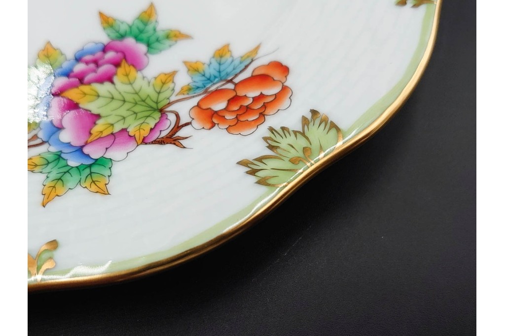 ハンガリー　ヘレンド(HEREND)　ヴィクトリア・ブーケ　華やかな花と蝶の絵柄が目を引くトリオセット　定価(合計)9万5700円　(R-088018)