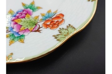 ハンガリー　ヘレンド(HEREND)　ヴィクトリア・ブーケ　華やかな花と蝶の絵柄が目を引くトリオセット　定価(合計)9万5700円　(R-088018)