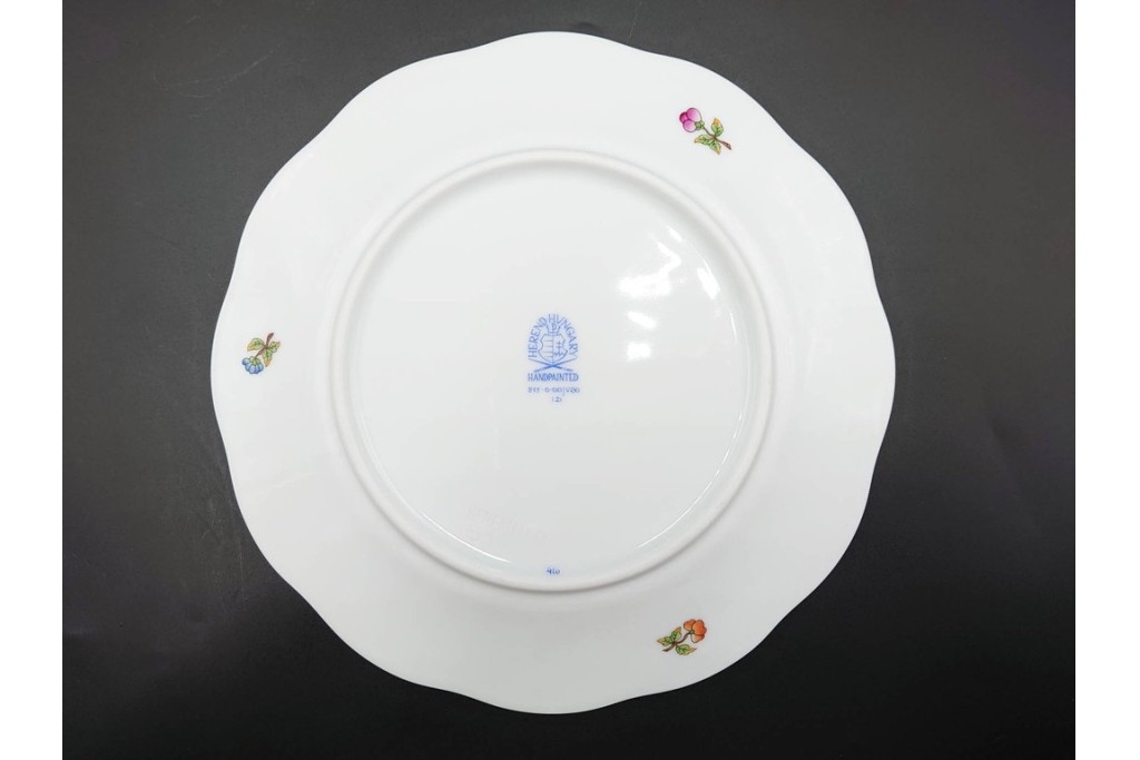 ハンガリー　ヘレンド(HEREND)　ヴィクトリア・ブーケ　華やかな花と蝶の絵柄が目を引くトリオセット　定価(合計)9万5700円　(R-088018)