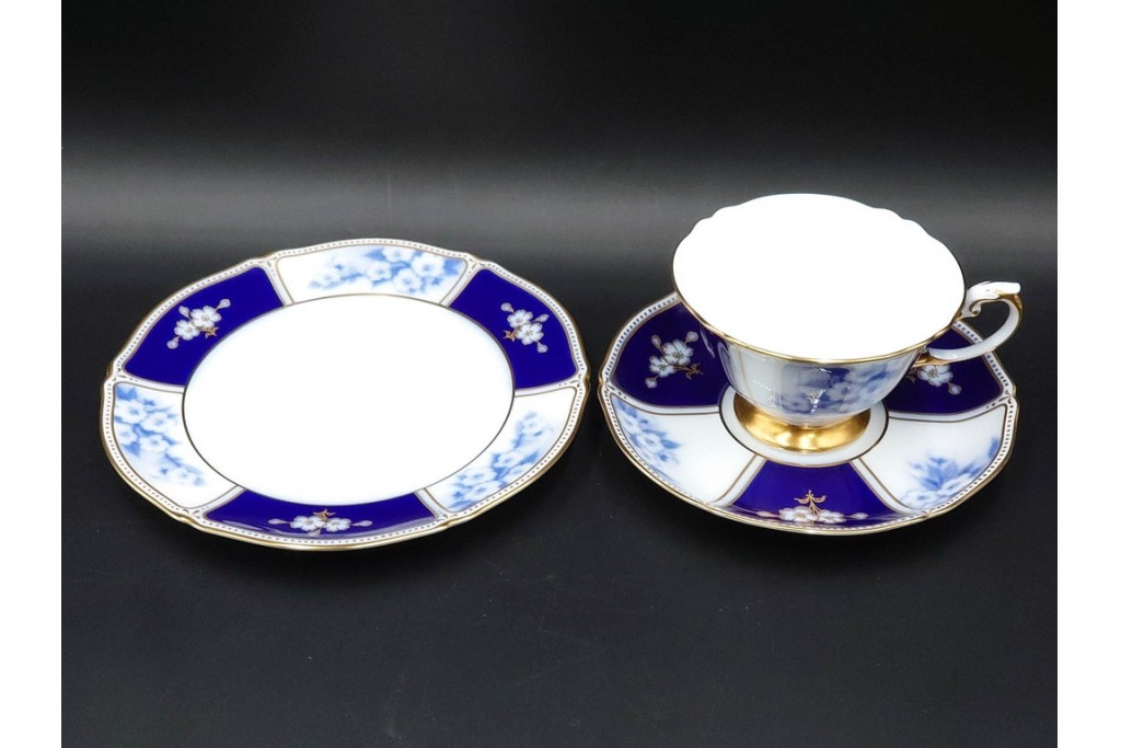 大倉陶園(OKURA/OAC)　金白金蝕ぶどう唐草　瑠璃桜　気品あるデザインが美しいトリオ2客・プレートセット　(R-088022)