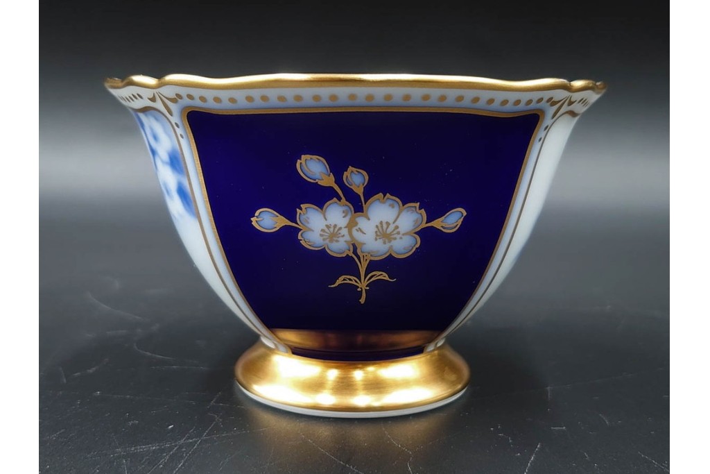 大倉陶園(OKURA/OAC)　金白金蝕ぶどう唐草　瑠璃桜　気品あるデザインが美しいトリオ2客・プレートセット　(R-088022)