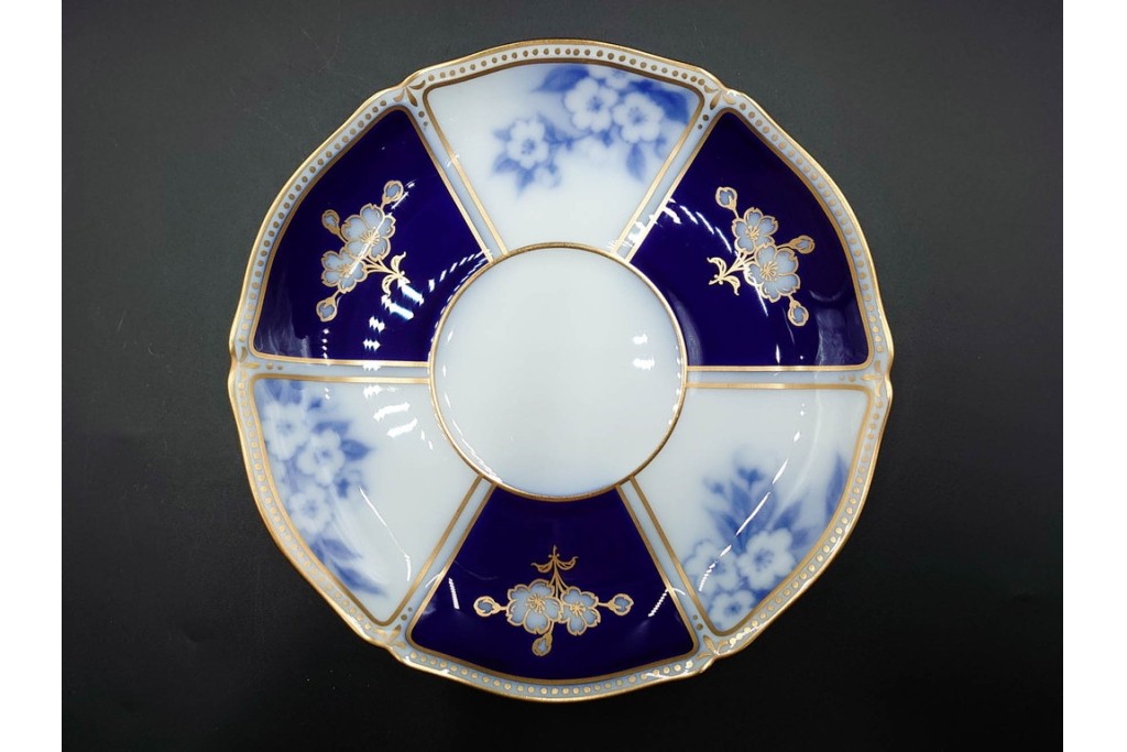 大倉陶園(OKURA/OAC)　金白金蝕ぶどう唐草　瑠璃桜　気品あるデザインが美しいトリオ2客・プレートセット　(R-088022)