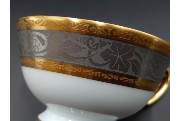大倉陶園(OKURA/OAC)　金白金蝕ぶどう唐草　瑠璃桜　気品あるデザインが美しいトリオ2客・プレートセット　(R-088022)