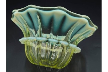 西洋アンティーク　ウランガラス　乳白　フラワーベース・ジャグ・ジャムディッシュセット　(R-088024)