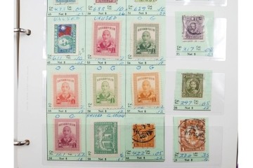 中国切手　未使用&使用済　消印あり　色々な図案が並ぶ切手ファイル　(R-088028)