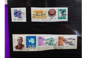 中国切手　未使用&使用済　消印あり　色々な図案が並ぶ切手ファイル　(R-088028)