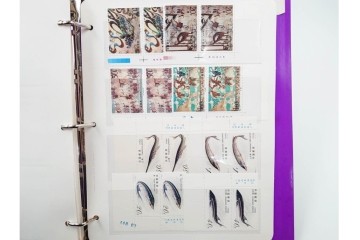 中国切手　未使用&使用済　消印あり　色々な図案が並ぶ切手ファイル　(R-088028)