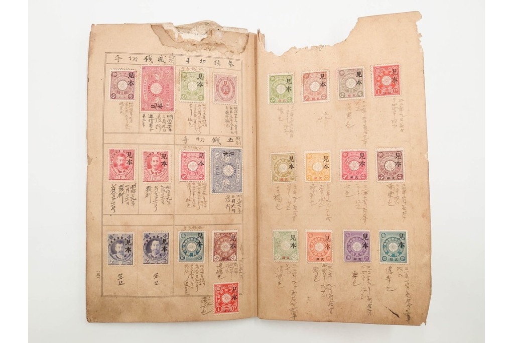 朝鮮・支那　葉書・封筒・菊切手を含む見本(みほん)帳などまとめてセット　(R-088029)