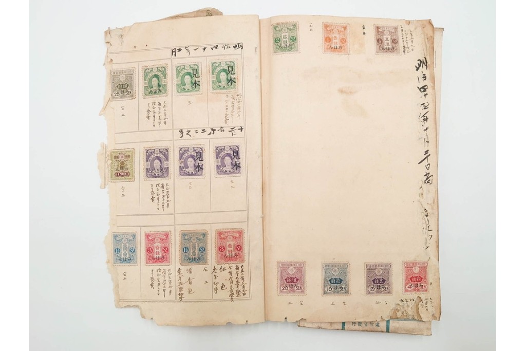 朝鮮・支那　葉書・封筒・菊切手を含む見本(みほん)帳などまとめてセット　(R-088029)
