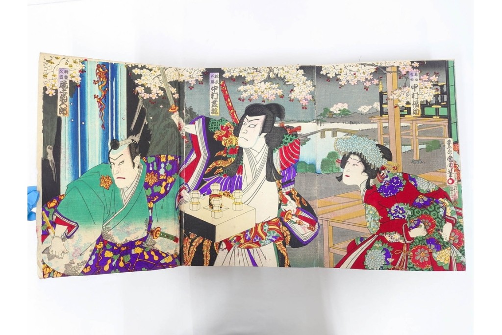 真作　明治期　浮世絵　版画画帳　水野年方・尾形月耕・宮川春汀・楊州周延・梅堂小国政(柳蛙)など　3枚続・6枚続を含む木版画109枚セット　(R-088030)