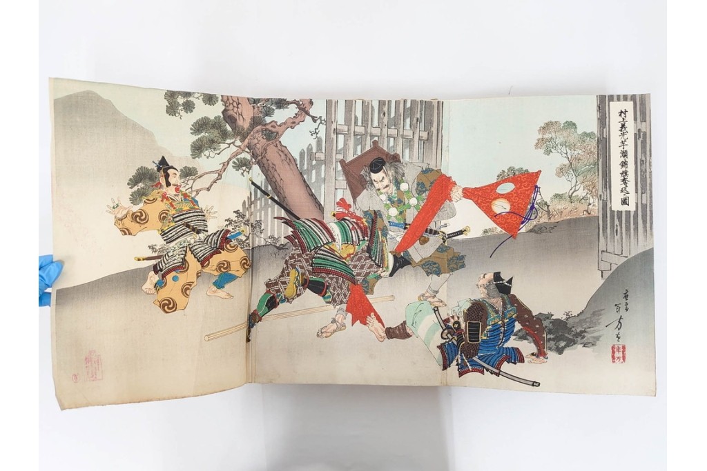 真作　明治期　浮世絵　版画画帳　水野年方・尾形月耕・宮川春汀・楊州周延・梅堂小国政(柳蛙)など　3枚続・6枚続を含む木版画109枚セット　(R-088030)