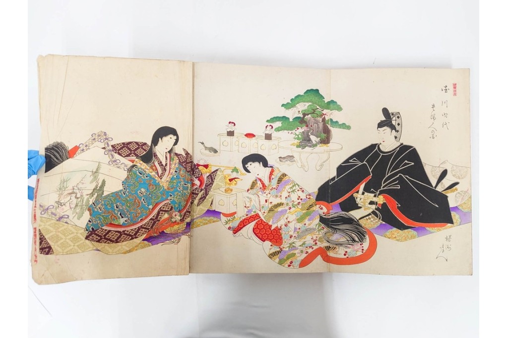 真作　明治期　浮世絵　版画画帳　水野年方・尾形月耕・宮川春汀・楊州周延・梅堂小国政(柳蛙)など　3枚続・6枚続を含む木版画109枚セット　(R-088030)