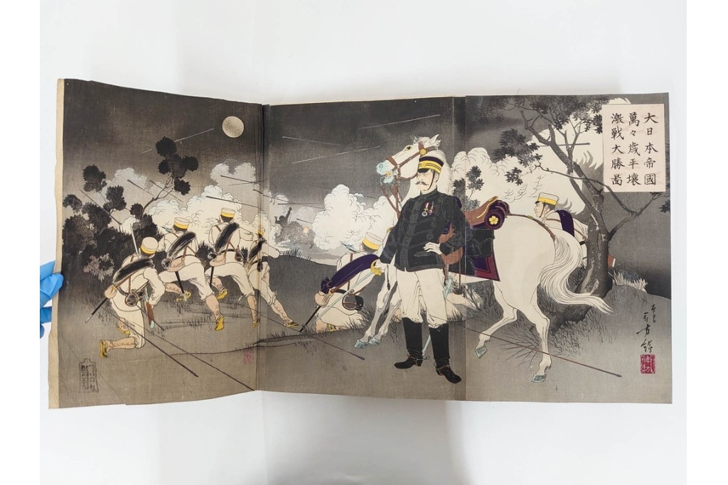真作　明治期　浮世絵　版画画帳　水野年方・尾形月耕・宮川春汀・楊州周延・梅堂小国政(柳蛙)など　3枚続・6枚続を含む木版画109枚セット　(R-088030)