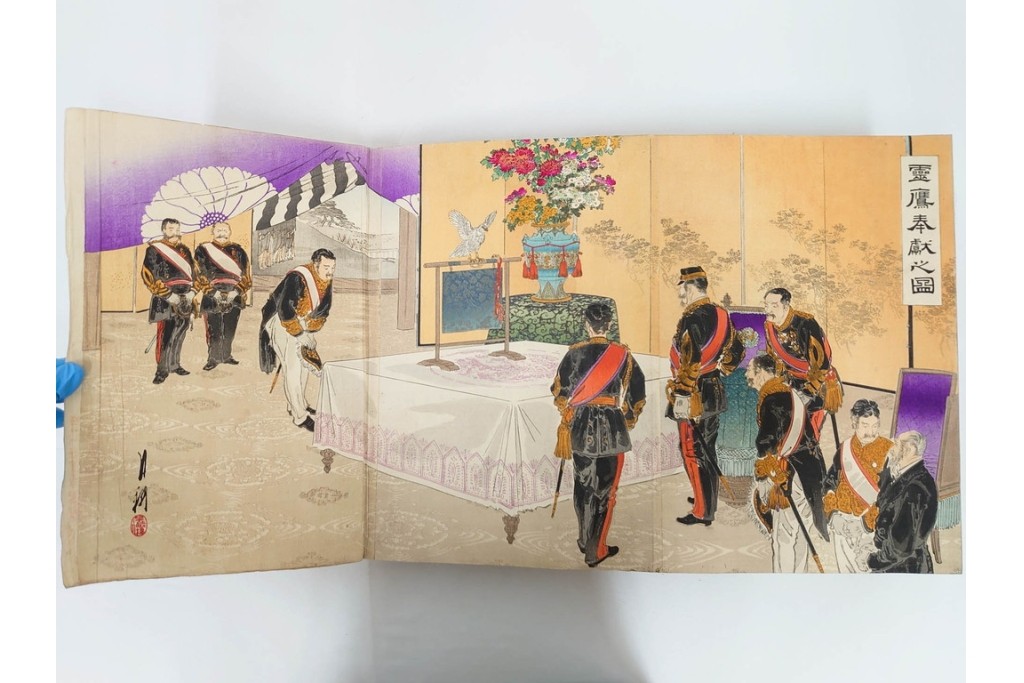 真作　明治期　浮世絵　版画画帳　水野年方・尾形月耕・宮川春汀・楊州周延・梅堂小国政(柳蛙)など　3枚続・6枚続を含む木版画109枚セット　(R-088030)