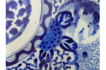 江戸期　古伊万里　染付　輪花形　直径約42cm(1尺4寸)　花唐草に花鳥・山水図を配した大皿　(R-088034)