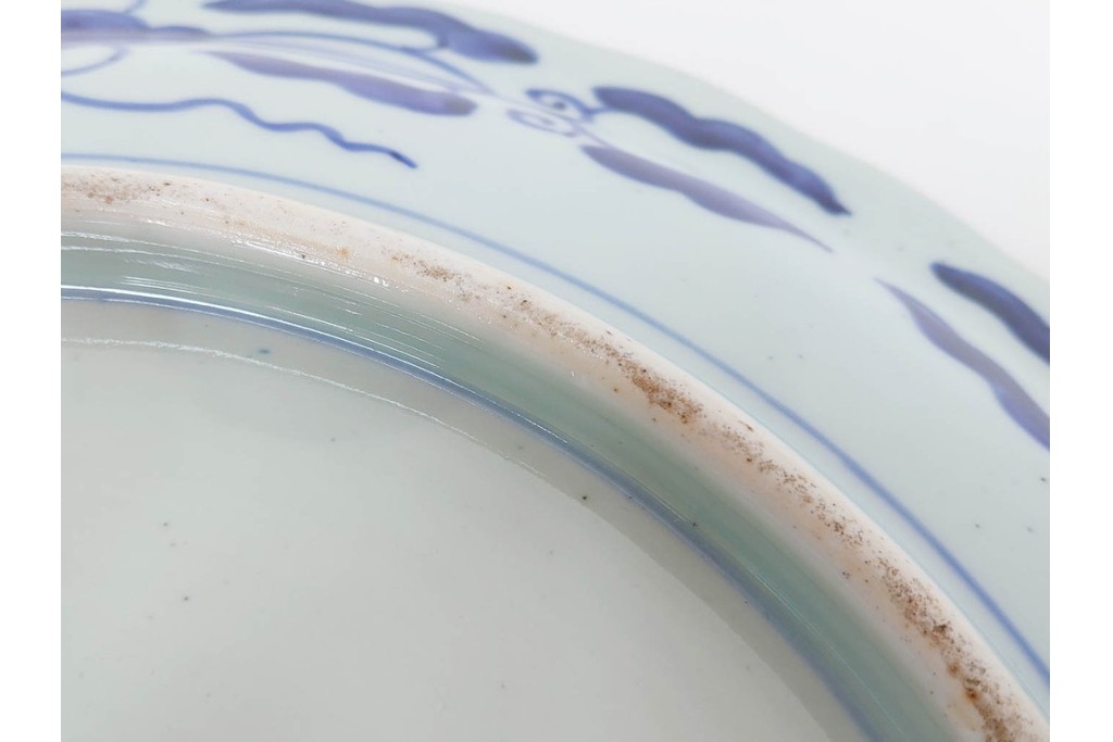 江戸期　古伊万里　染付　輪花形　直径約42cm(1尺4寸)　花唐草に花鳥・山水図を配した大皿　(R-088034)