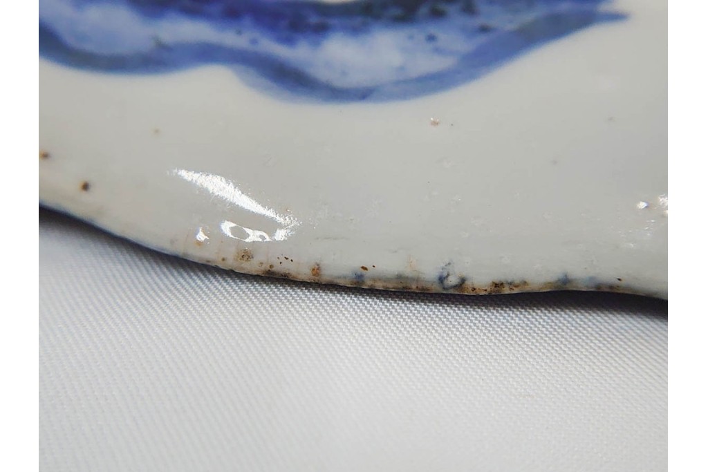 江戸期　古伊万里　染付　輪花形　直径約42cm(1尺4寸)　花唐草に花鳥・山水図を配した大皿　(R-088034)