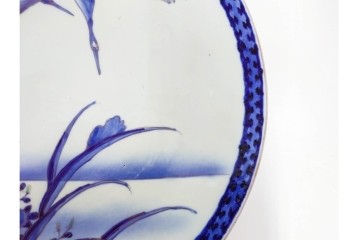 幕末から明治期　古伊万里　染付・金彩　直径47cm(1尺5寸)　余白を活かした鶴文と水辺の草花文が美しい大皿　(R-088035)