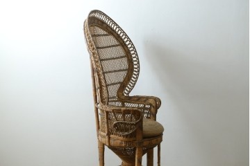 ヴィンテージ家具　上手物!!　繊細な編み込みとくびれたシルエットが優美なラタン製のピーコックチェア　(R-088042)