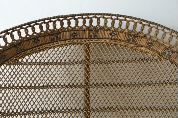 ヴィンテージ家具　上手物!!　繊細な編み込みとくびれたシルエットが優美なラタン製のピーコックチェア　(R-088042)