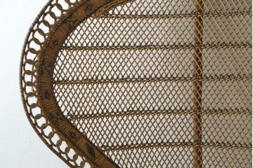 ヴィンテージ家具　上手物!!　繊細な編み込みとくびれたシルエットが優美なラタン製のピーコックチェア　(R-088042)