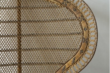 ヴィンテージ家具　上手物!!　繊細な編み込みとくびれたシルエットが優美なラタン製のピーコックチェア　(R-088042)