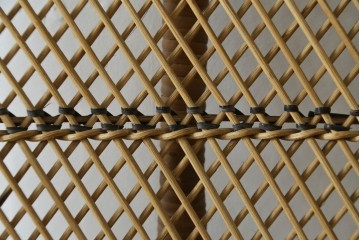 ヴィンテージ家具　上手物!!　繊細な編み込みとくびれたシルエットが優美なラタン製のピーコックチェア　(R-088042)
