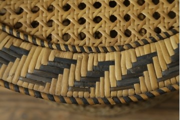 ヴィンテージ家具　上手物!!　繊細な編み込みとくびれたシルエットが優美なラタン製のピーコックチェア　(R-088042)