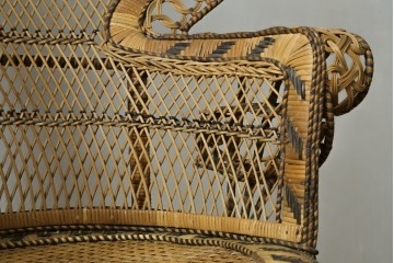 ヴィンテージ家具　上手物!!　繊細な編み込みとくびれたシルエットが優美なラタン製のピーコックチェア　(R-088042)