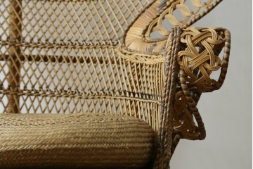 ヴィンテージ家具　上手物!!　繊細な編み込みとくびれたシルエットが優美なラタン製のピーコックチェア　(R-088042)