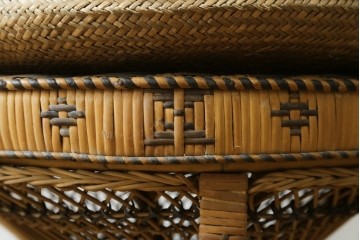 ヴィンテージ家具　上手物!!　繊細な編み込みとくびれたシルエットが優美なラタン製のピーコックチェア　(R-088042)