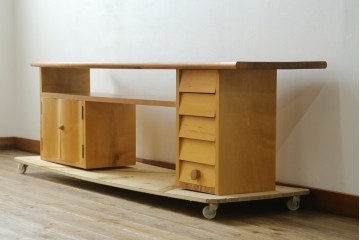 中古　LIVING HOUSE(リビングハウス)　SYU(集・シュウ)　楡(ニレ)材　ユニークな造形と天板の木目が魅力のテレビボード　(R-088044)