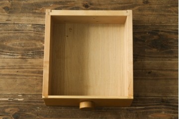 中古　LIVING HOUSE(リビングハウス)　SYU(集・シュウ)　楡(ニレ)材　ユニークな造形と天板の木目が魅力のテレビボード　(R-088044)