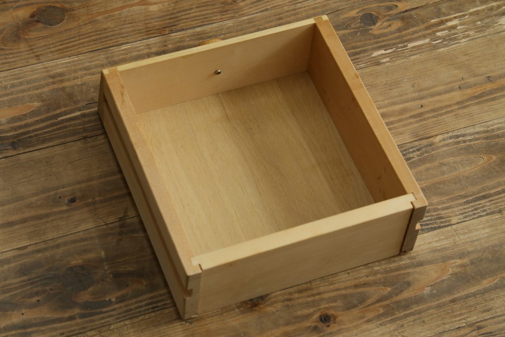 中古　LIVING HOUSE(リビングハウス)　SYU(集・シュウ)　楡(ニレ)材　ユニークな造形と天板の木目が魅力のテレビボード　(R-088044)