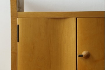 中古　LIVING HOUSE(リビングハウス)　SYU(集・シュウ)　楡(ニレ)材　ユニークな造形と天板の木目が魅力のテレビボード　(R-088044)