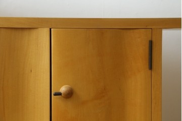 中古　LIVING HOUSE(リビングハウス)　SYU(集・シュウ)　楡(ニレ)材　ユニークな造形と天板の木目が魅力のテレビボード　(R-088044)