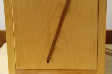 中古　LIVING HOUSE(リビングハウス)　SYU(集・シュウ)　楡(ニレ)材　ユニークな造形と天板の木目が魅力のテレビボード　(R-088044)