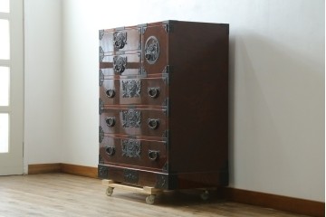 中古　美品　仙台民芸箪笥(仙台箪笥)　漆塗り　杢目を引き立てる高級木地呂塗り仕上げの整理箪笥　定価約80万円　(R-088045)　