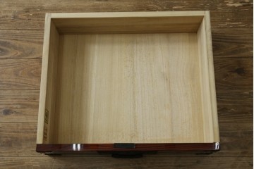 中古　美品　仙台民芸箪笥(仙台箪笥)　漆塗り　杢目を引き立てる高級木地呂塗り仕上げの整理箪笥　定価約80万円　(R-088045)　