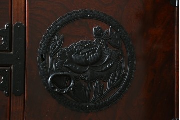 中古　美品　仙台民芸箪笥(仙台箪笥)　漆塗り　杢目を引き立てる高級木地呂塗り仕上げの整理箪笥　定価約80万円　(R-088045)　