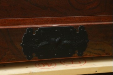 中古　美品　仙台民芸箪笥(仙台箪笥)　漆塗り　杢目を引き立てる高級木地呂塗り仕上げの整理箪笥　定価約80万円　(R-088045)　